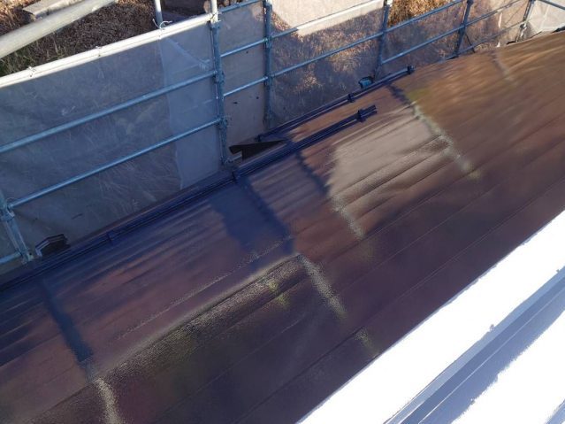 飯田市モルタルトタン_屋根中塗り2