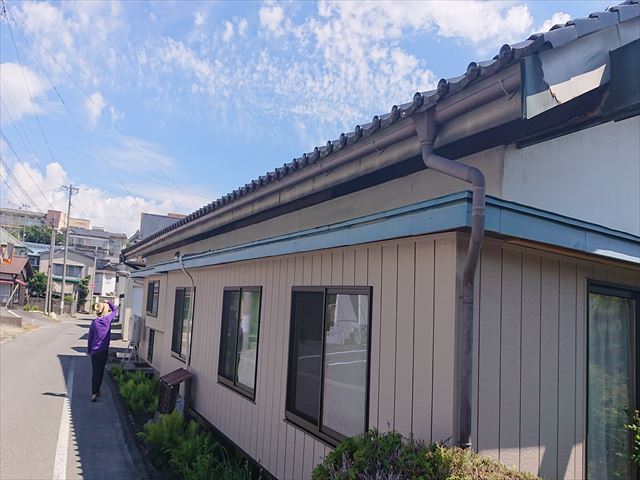 長野県宮田村・霧除け・トタン・外壁塗装現状1