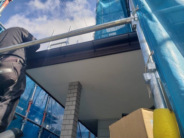 飯田市H邸屋根カバー_雨樋取付1