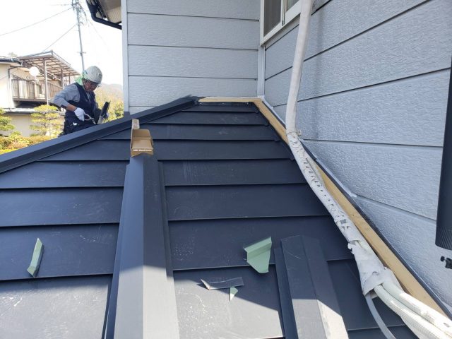 飯田市H邸屋根カバー_下屋根雨押え1