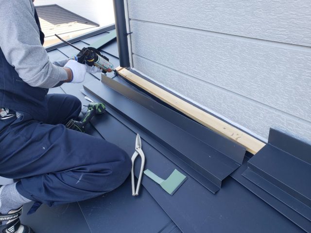 飯田市H邸屋根カバー_下屋根雨押え2