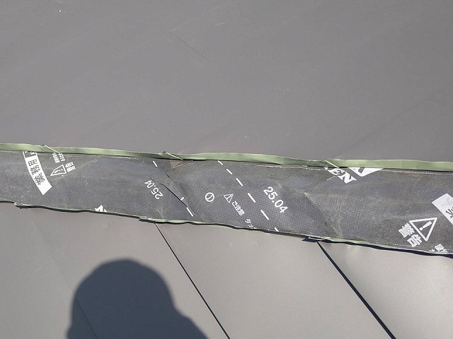 屋根隅棟部のSGL鋼板折り曲げ加工