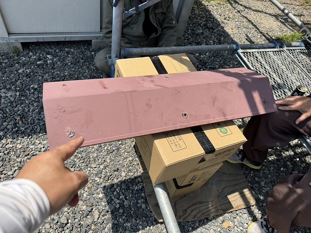 屋根カバー工事の既存換気棟の取り外し