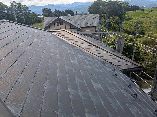 屋根カバー工法リフォームを行う住宅のスレート屋根劣化状況