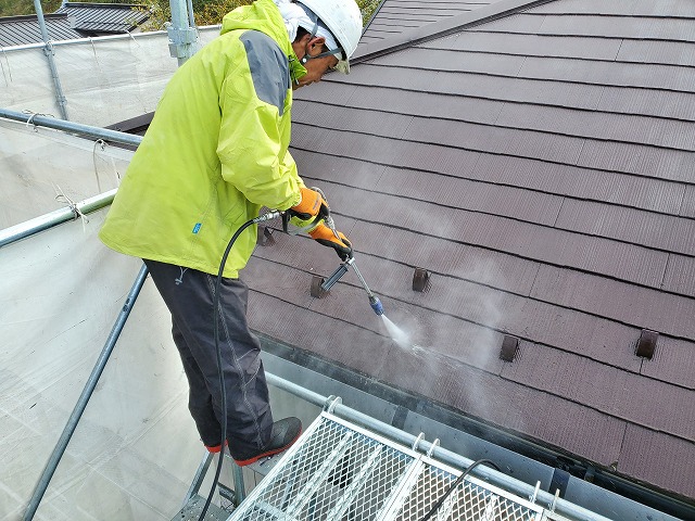 高圧洗浄の開始です。