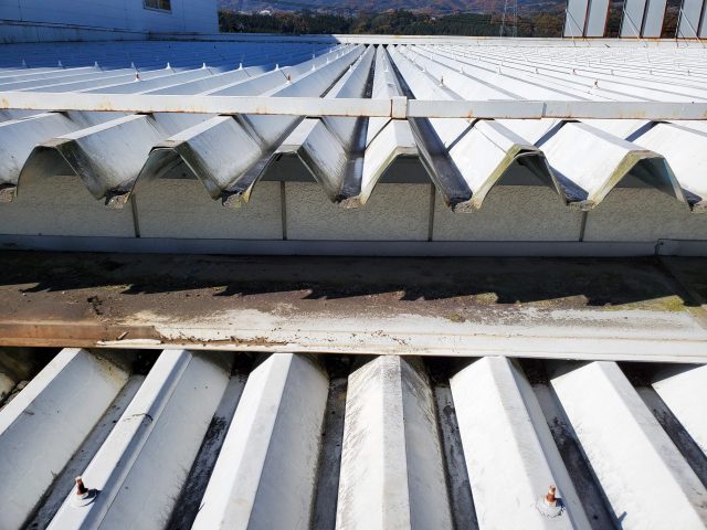 豊丘村工場雨漏り改修　施工前水切り