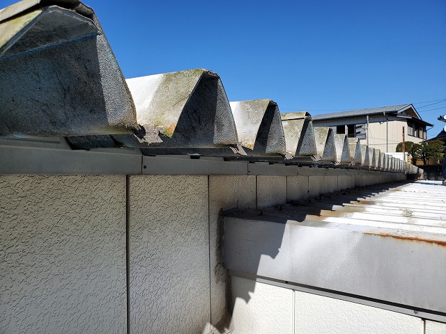 既存雨樋撤去てっきょします