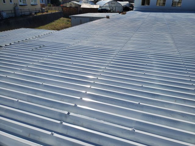 豊丘村工場折板屋根　塗装