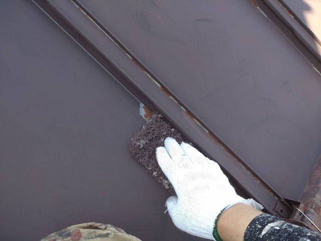 木曽町開田トタン屋根下塗り1