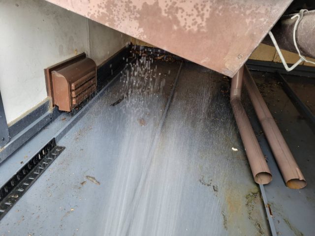 駒ヶ根市I邸_雨漏り調査-散水テスト2