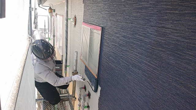 伊那市整体院外壁屋根塗装外壁中塗り3