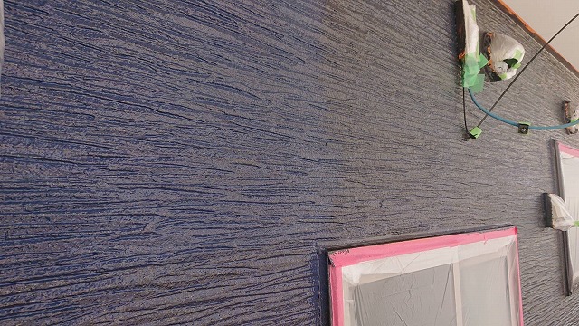 伊那市整体院外壁屋根塗装外壁中塗り4