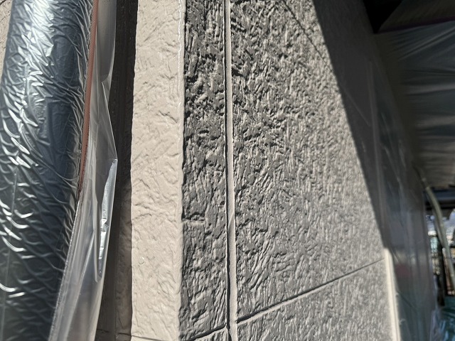 外壁塗装工事の「超低汚染リファイン1000MF-IR」を用いた仕上げ塗装