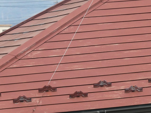 住宅無料点検で横葺きトタン屋根に経年劣化症状を確認