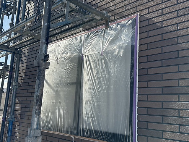 サイディング外壁塗装工事の窓への養生