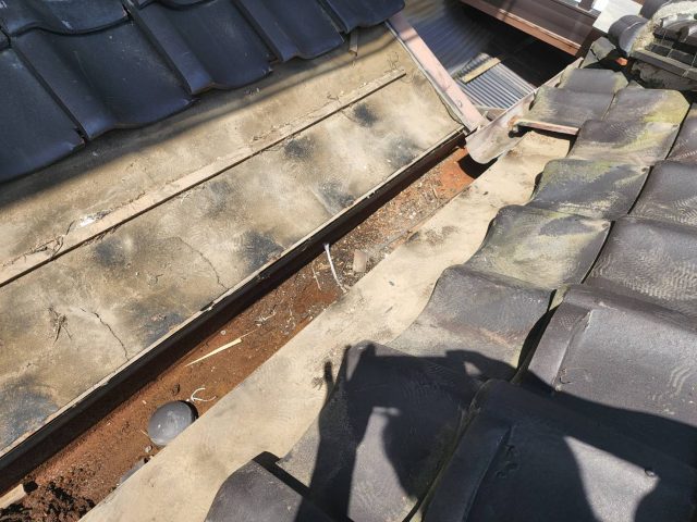 駒ヶ根市I邸_雨漏り箇所点検-瓦撤去3