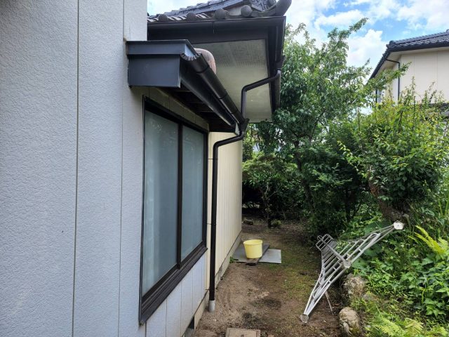 駒ヶ根市I邸_雨漏り-雨樋取付け2