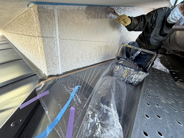 「超低汚染リファイン1000MF-IR」を用いたプレーンサイディングへの中塗り