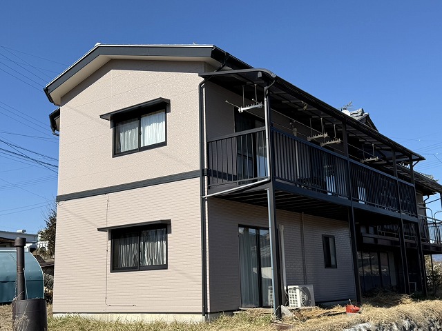 以前と大きくイメージを変えて完成した外壁塗装工事