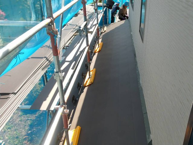 駒ヶ根市N邸_SGL鋼板横葺き3下屋根