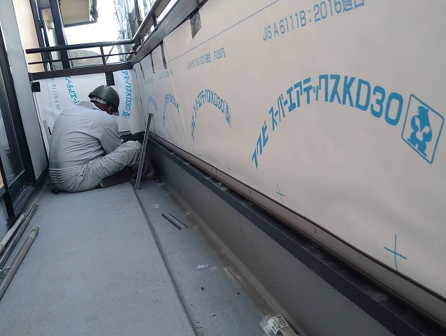 立ち上がり下端の納まりを意識した取り合い施工