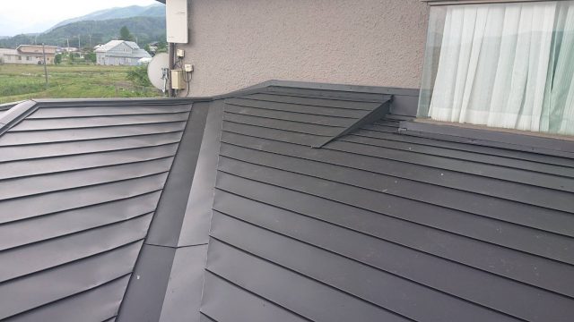 伊那市屋根カバー施工後