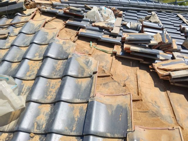 木祖村O邸棟瓦の一時移動