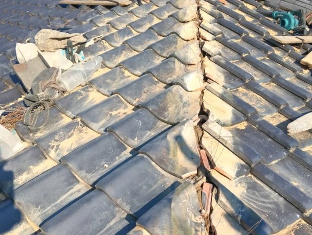 木祖村O邸棟瓦の一時移動