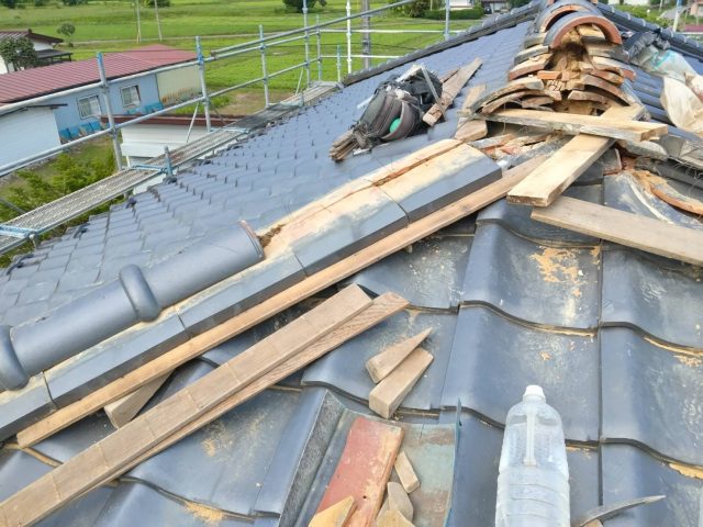 木祖村O邸棟瓦の積み直し