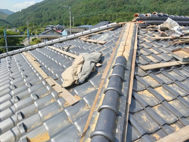 木祖村O邸棟瓦の積み直し
