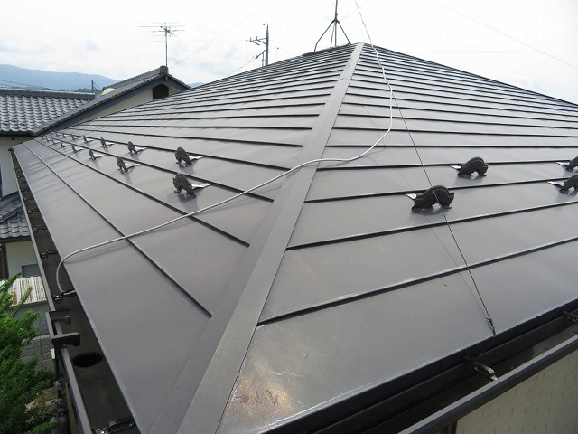 住宅の無料点検で経年劣化による金属屋根のサビを確認