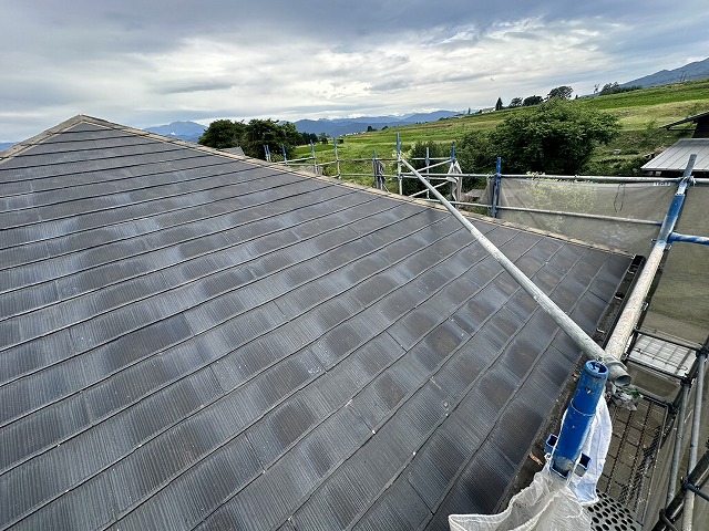 屋根カバー工法リフォームの棟板金と貫板の撤去が完了