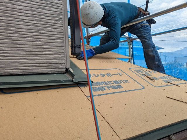 駒ヶ根市N邸_ヤネシタボード下屋根