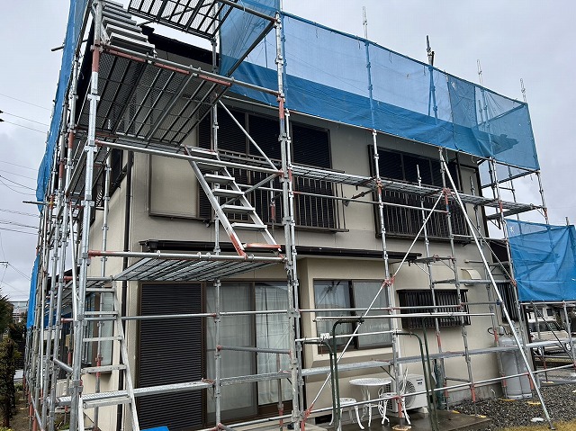 コロニアル屋根塗装工事の昇降階段設置