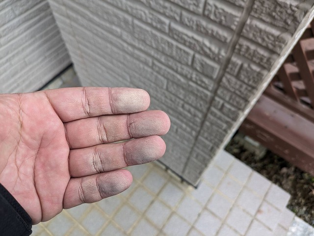 ミサワホーム住宅のサイディング外壁のチョーキング現象