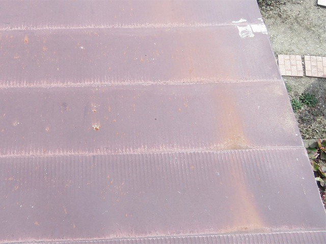 築40年の住宅で金属屋根にサビを確認した現場調査