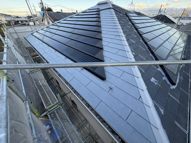 屋根塗装工事3回塗り工程の下塗り