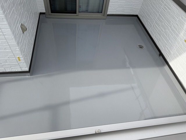 住宅のベランダにて行ったウレタン塗膜防水工事の仕上がり状況