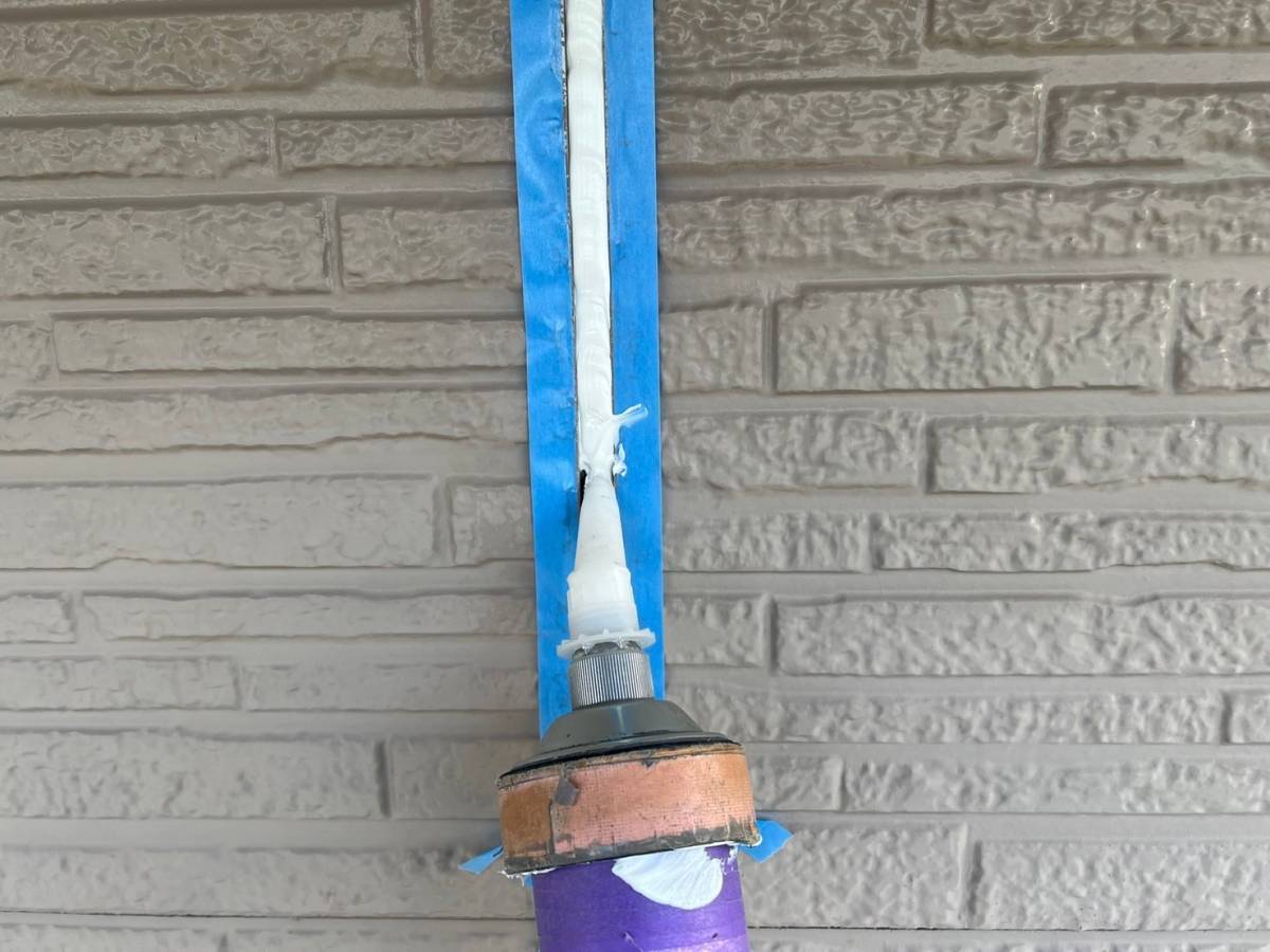 コーキング打ち替え補修で目地部へ新規コーキング充填