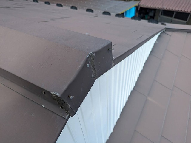 築40年の住宅で棟板金に釘浮きを確認した現場調査
