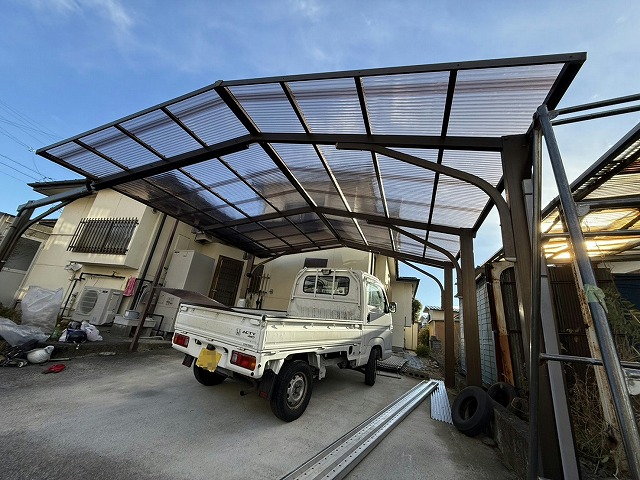 カーポート屋根のポリカ波板張り替え工事が完了