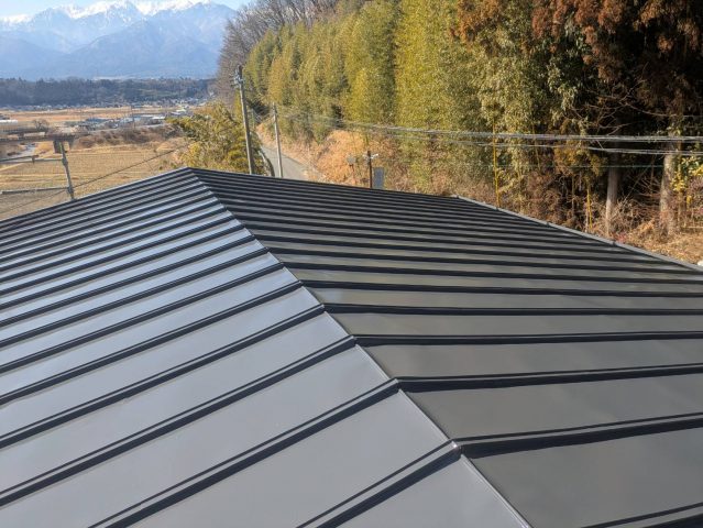 駒ヶ根市中沢M邸倉庫屋根完成