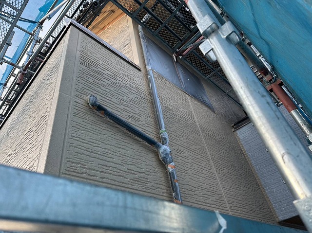 伊那市富県ALC外壁塗装中塗り1