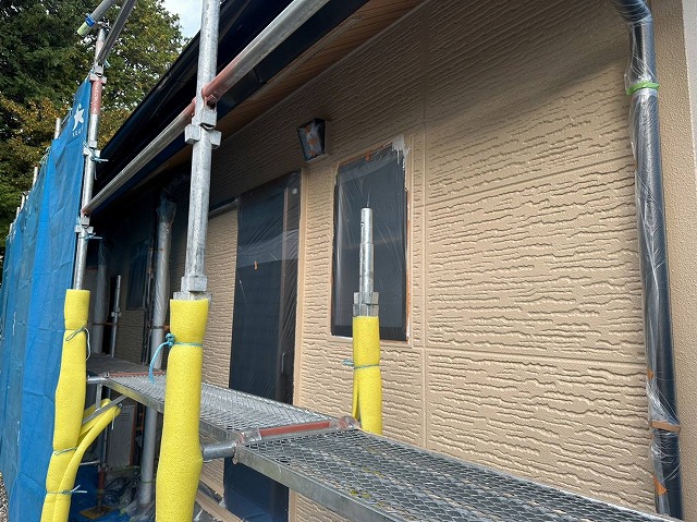 伊那市富県ALC外壁塗装中塗り2