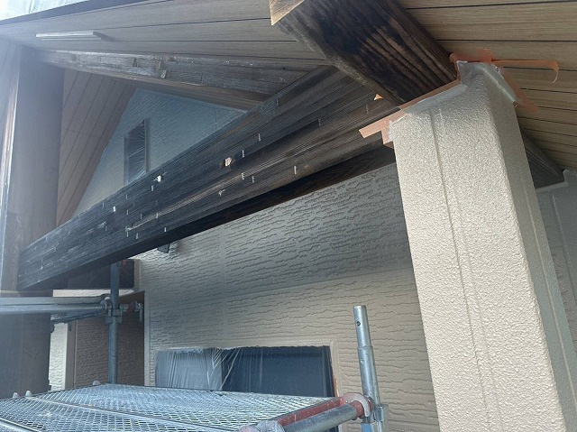 伊那市富県ALC外壁塗装中塗り4