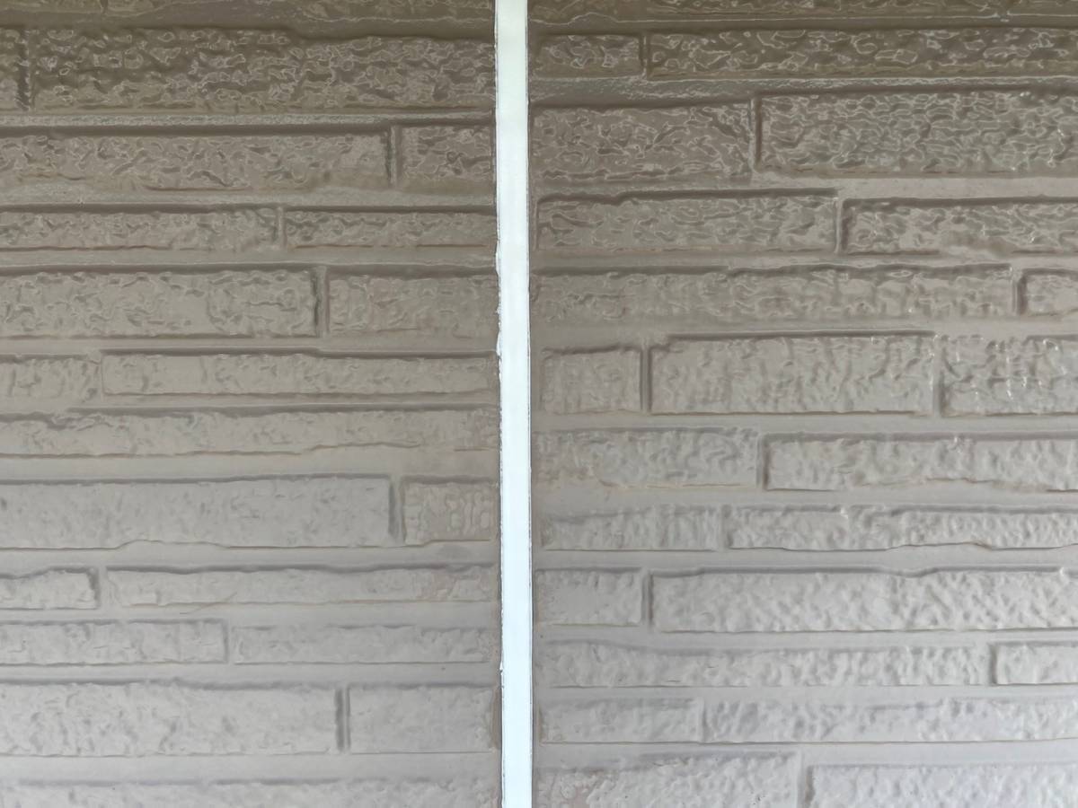 サイディング外壁塗装工事のコーキング打ち替え補修完了状況