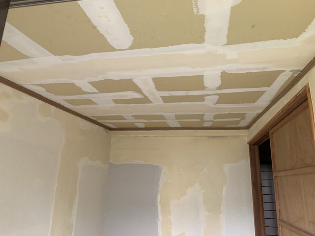 駒ヶ根市I邸_雨漏り-クロス貼り1