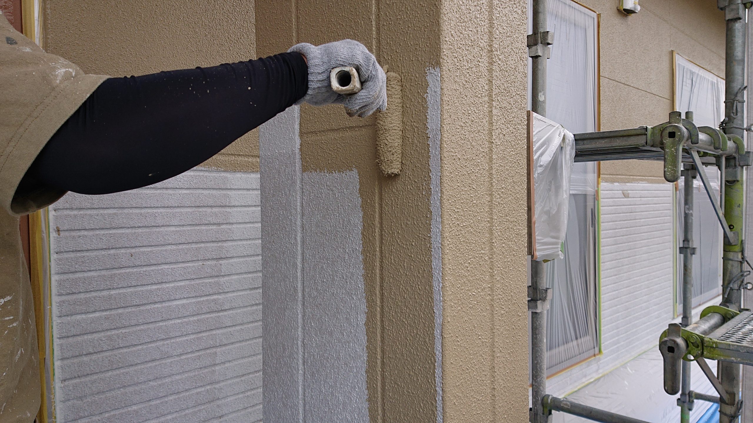 松川町サンワ外壁塗中塗り4