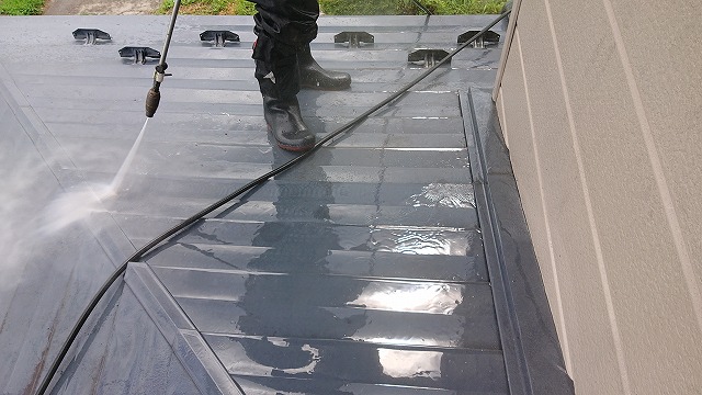 駒ケ根市トタン屋根洗浄4