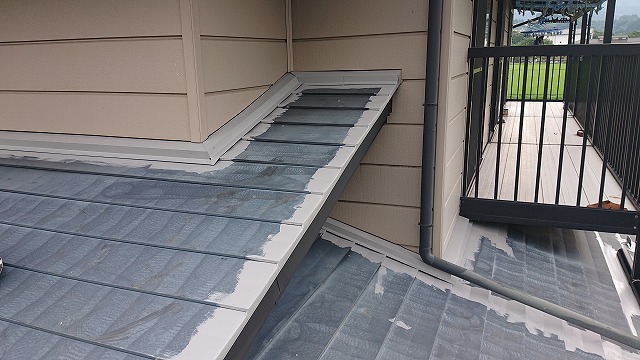 駒ケ根市トタン屋根下塗り5